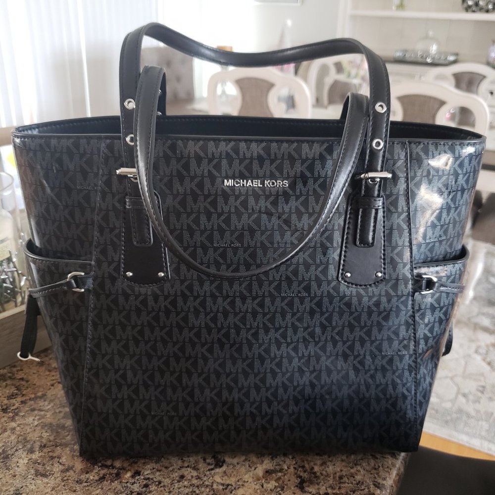 Michael Kors East/West Voyager Glossy Tote